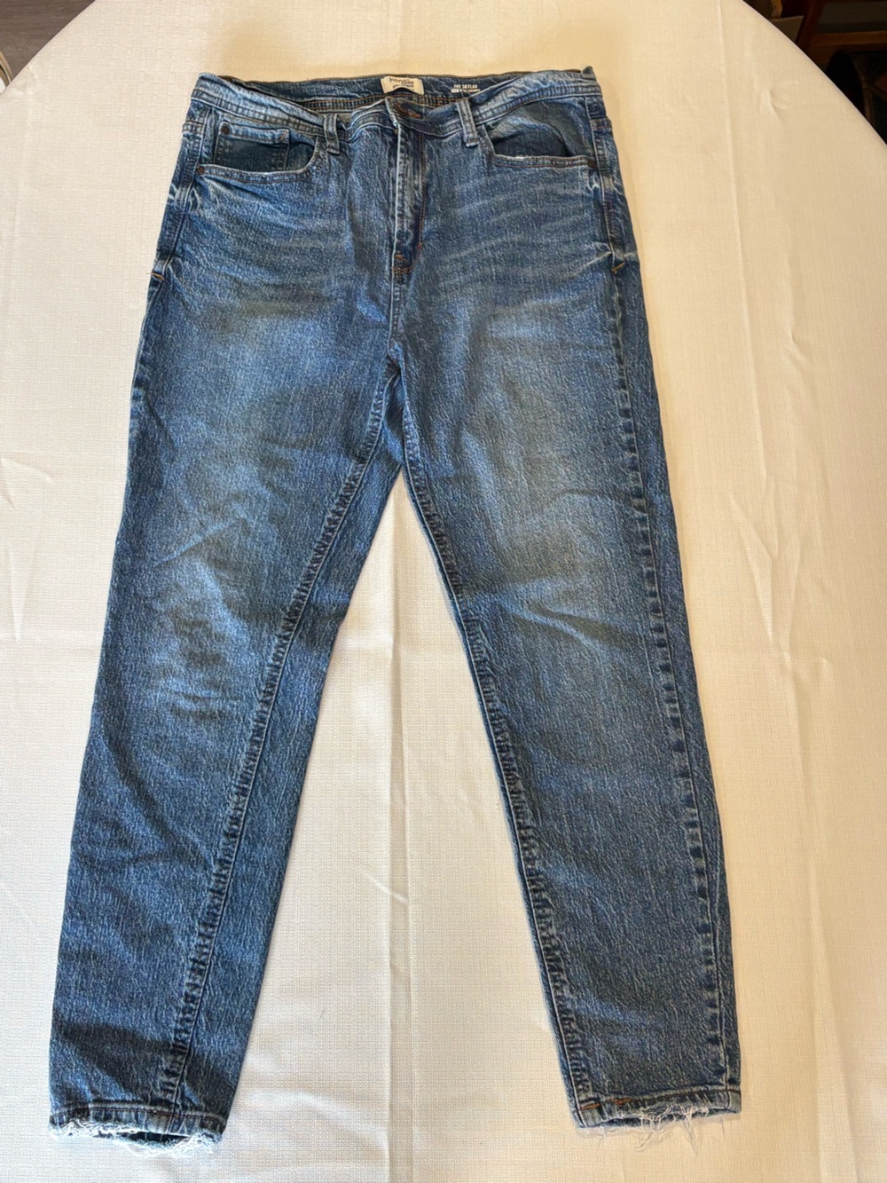 Kensie Slim Straight Jeans in Medium Blue Wash